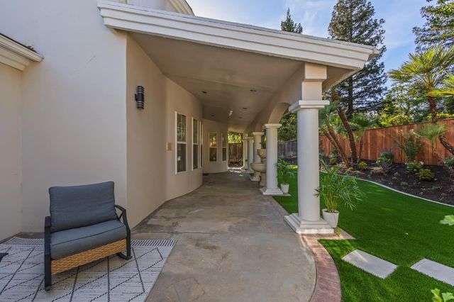 1094 E Newhall Drive, Fresno, CA 93720