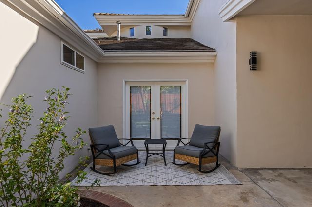 1094 E Newhall Drive, Fresno, CA 93720