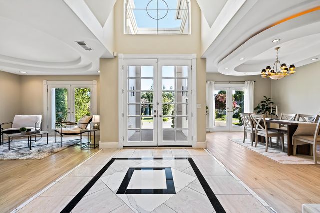 1094 E Newhall Drive, Fresno, CA 93720