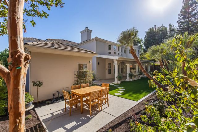 1094 E Newhall Drive, Fresno, CA 93720