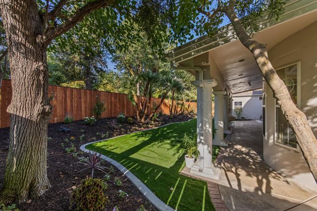 1094 E Newhall Drive, Fresno, CA 93720
