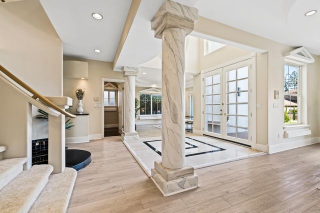 1094 E Newhall Drive, Fresno, CA 93720
