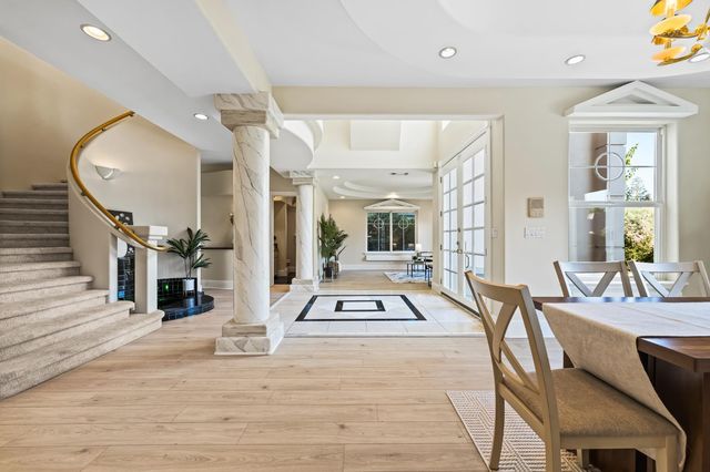 1094 E Newhall Drive, Fresno, CA 93720