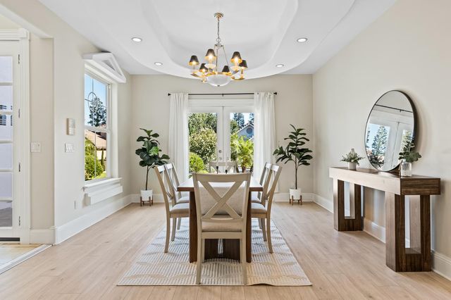 1094 E Newhall Drive, Fresno, CA 93720