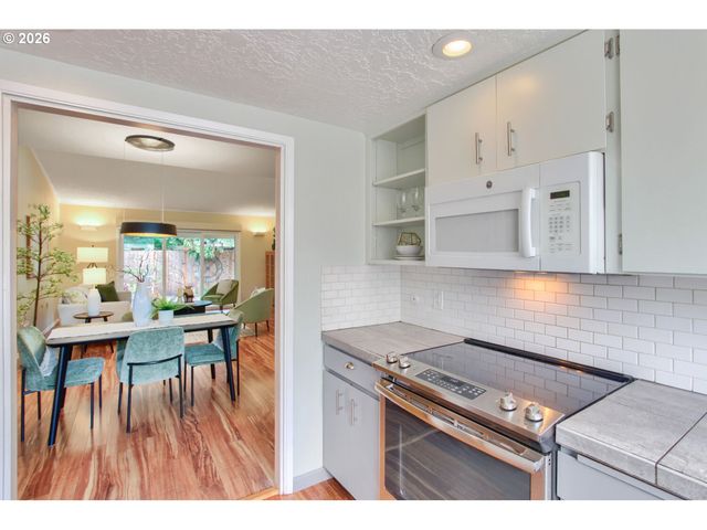 16663 Sw MONTEREY Ln, Portland, OR 97224