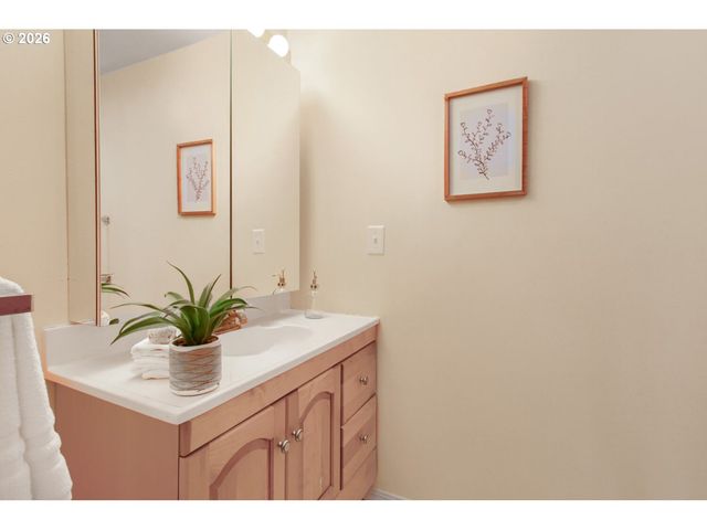 16663 Sw MONTEREY Ln, Portland, OR 97224