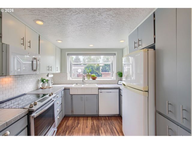 16663 Sw MONTEREY Ln, Portland, OR 97224
