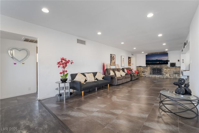 2200 Santa Ynez Drive, Las Vegas, NV 89104