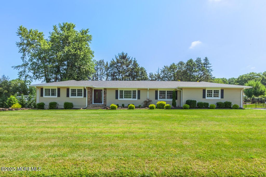 9 Theresa Drive, Holmdel, NJ 07733