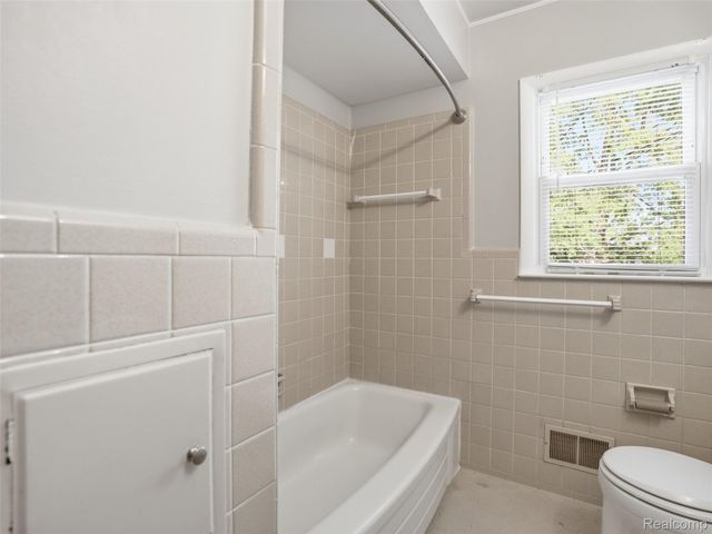 3867 Percy King Road, Waterford Charter Township, MI 48329