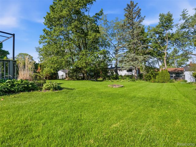 3867 Percy King Road, Waterford Charter Township, MI 48329