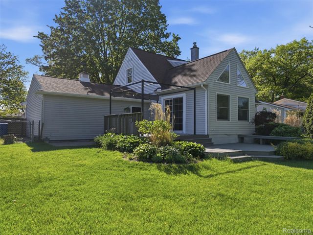3867 Percy King Road, Waterford Charter Township, MI 48329