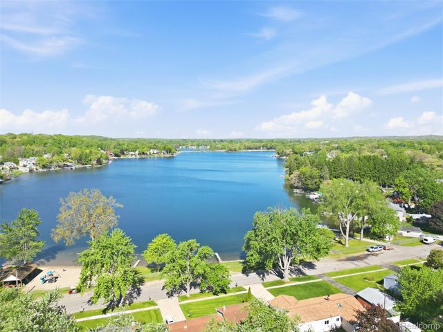 3867 Percy King Road, Waterford Charter Township, MI 48329