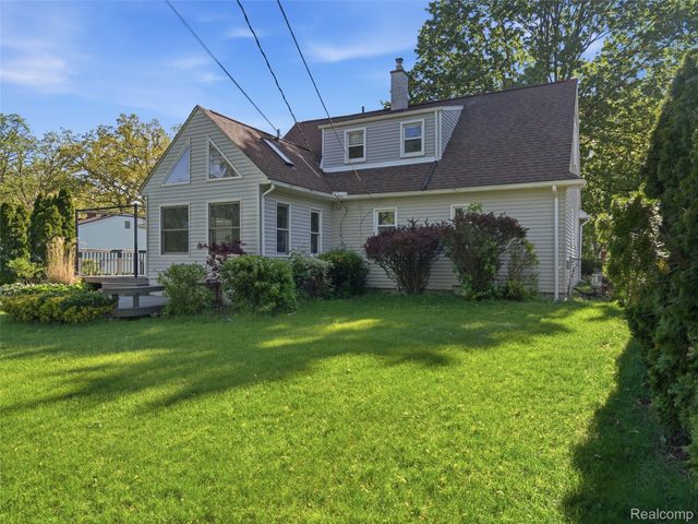 3867 Percy King Road, Waterford Charter Township, MI 48329