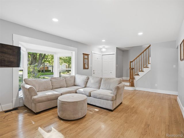 3867 Percy King Road, Waterford Charter Township, MI 48329