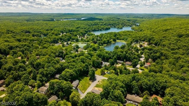 1 Bantry Ct, Vernon Twp., NJ 07422