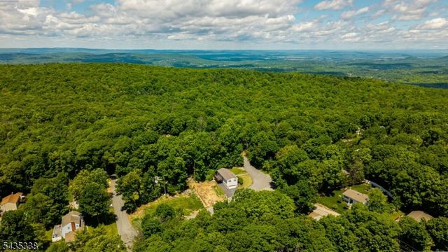1 Bantry Ct, Vernon Twp., NJ 07422