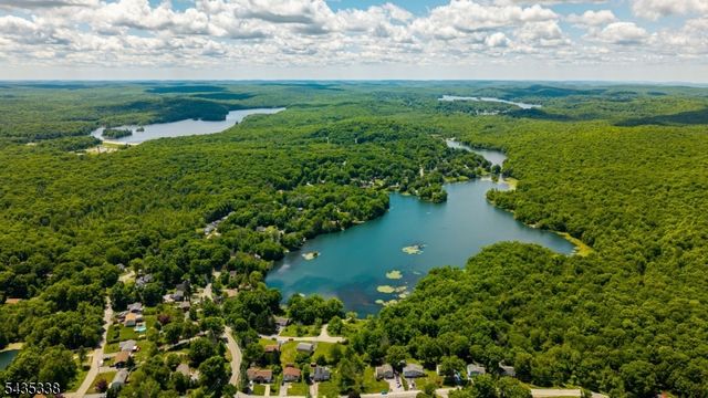 1 Bantry Ct, Vernon Twp., NJ 07422