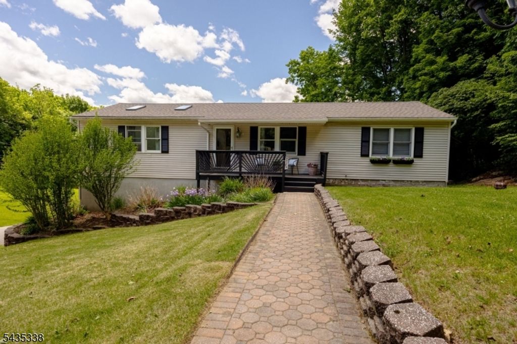 1 Bantry Ct, Vernon Twp., NJ 07422