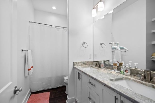 7730 S SHORELINE Boulevard, Benton, AR 72019