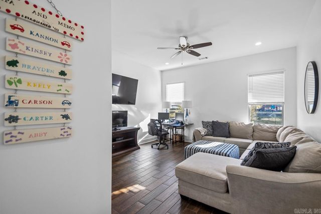 7730 S SHORELINE Boulevard, Benton, AR 72019