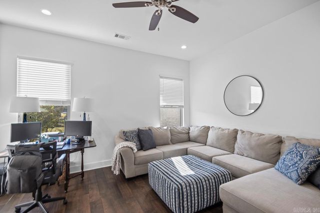 7730 S SHORELINE Boulevard, Benton, AR 72019