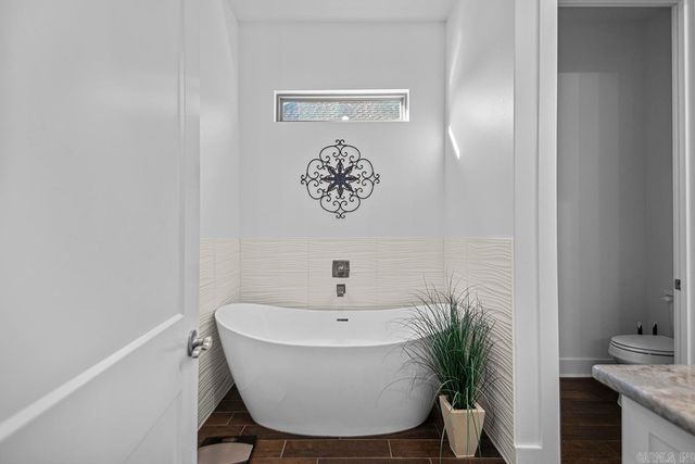 7730 S SHORELINE Boulevard, Benton, AR 72019