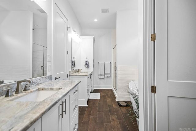 7730 S SHORELINE Boulevard, Benton, AR 72019