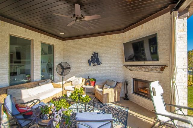 7730 S SHORELINE Boulevard, Benton, AR 72019