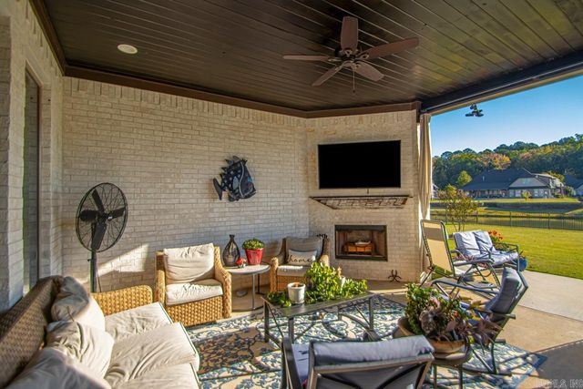 7730 S SHORELINE Boulevard, Benton, AR 72019