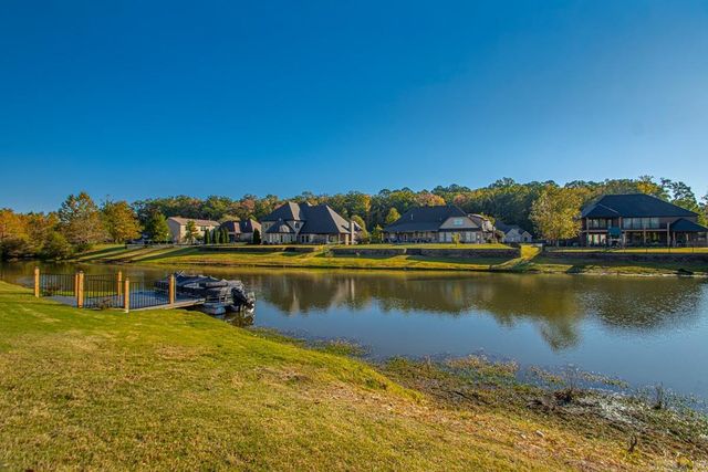 7730 S SHORELINE Boulevard, Benton, AR 72019