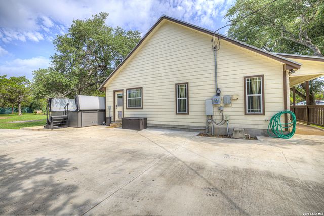 1840 Rustic Oak Ln, Spring Branch, TX 78070