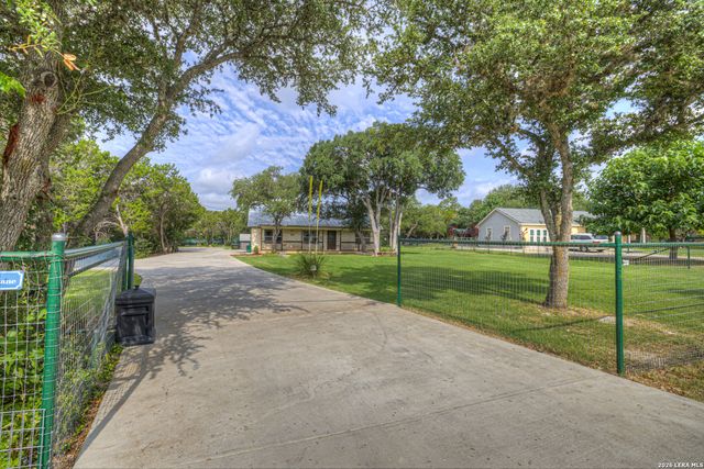 1840 Rustic Oak Ln, Spring Branch, TX 78070