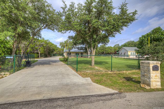1840 Rustic Oak Ln, Spring Branch, TX 78070