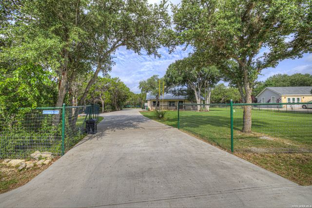 1840 Rustic Oak Ln, Spring Branch, TX 78070