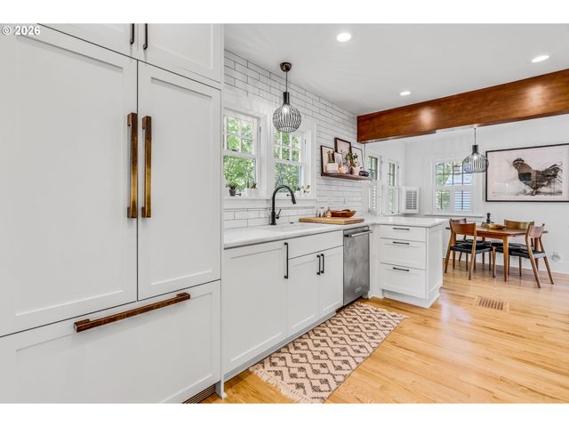 2632 Ne KLICKITAT St, Portland, OR 97212
