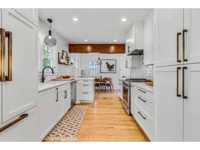 2632 Ne KLICKITAT St, Portland, OR 97212