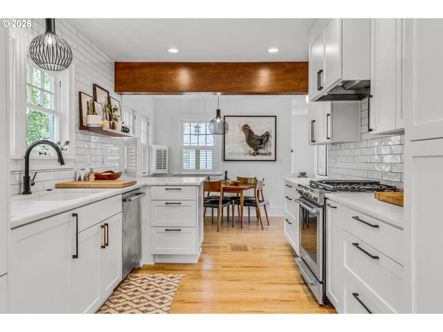 2632 Ne KLICKITAT St, Portland, OR 97212
