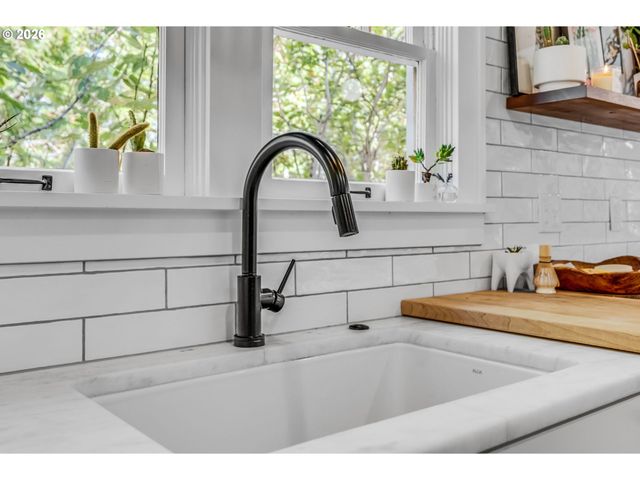 2632 Ne KLICKITAT St, Portland, OR 97212
