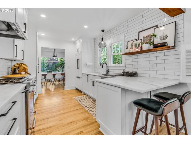 2632 Ne KLICKITAT St, Portland, OR 97212
