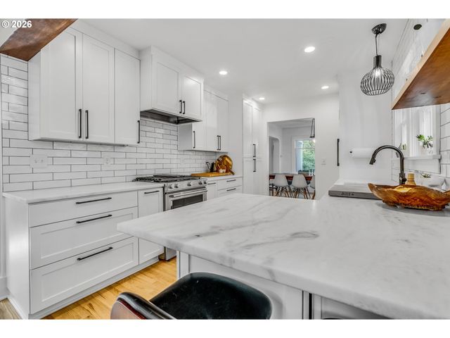 2632 Ne KLICKITAT St, Portland, OR 97212