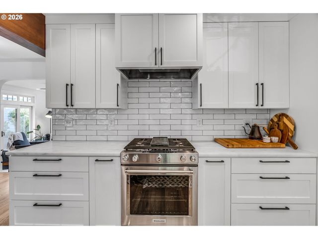 2632 Ne KLICKITAT St, Portland, OR 97212