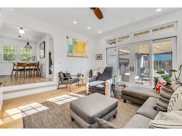 2632 Ne KLICKITAT St, Portland, OR 97212