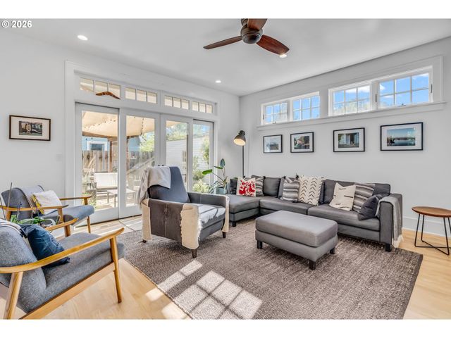 2632 Ne KLICKITAT St, Portland, OR 97212