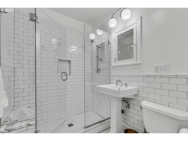 2632 Ne KLICKITAT St, Portland, OR 97212