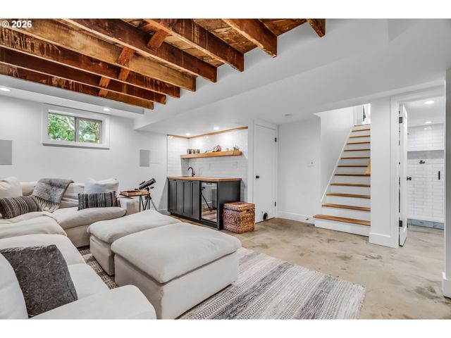 2632 Ne KLICKITAT St, Portland, OR 97212