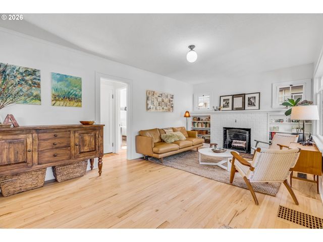 2632 Ne KLICKITAT St, Portland, OR 97212