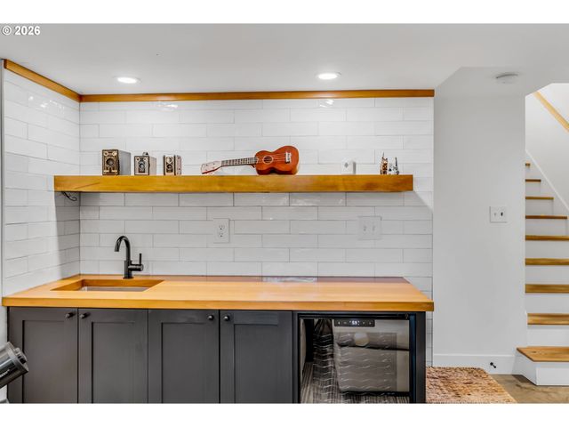 2632 Ne KLICKITAT St, Portland, OR 97212