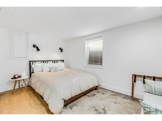 2632 Ne KLICKITAT St, Portland, OR 97212