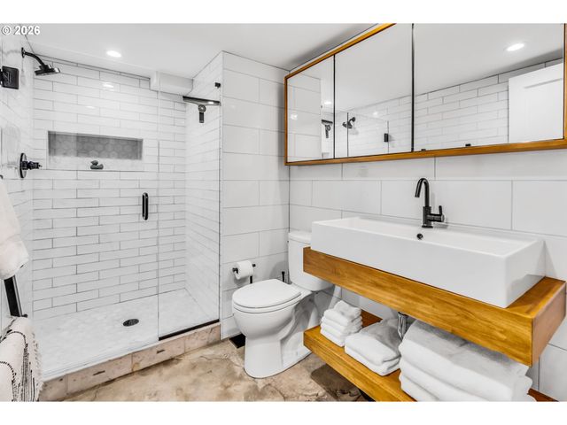 2632 Ne KLICKITAT St, Portland, OR 97212